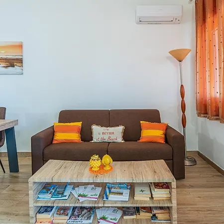 Gioia 400m From The Villa Szirakúza